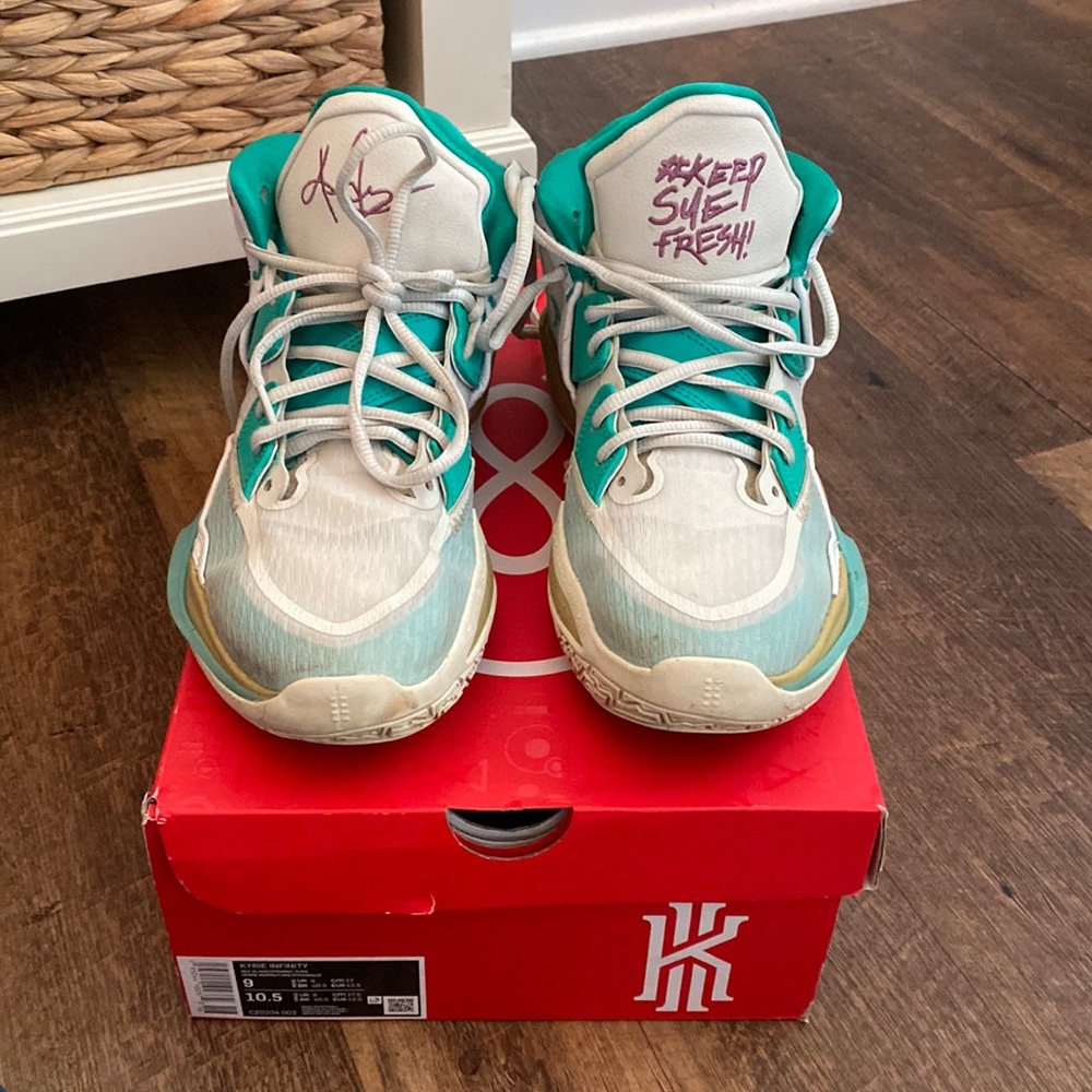 Kyrie infinity size 9